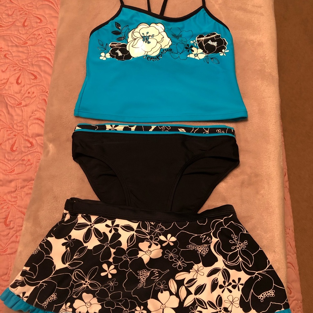 CUTE girls size 8 bathing suit, 3 piece